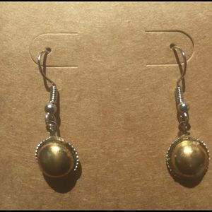 Ladies Earrings. New.